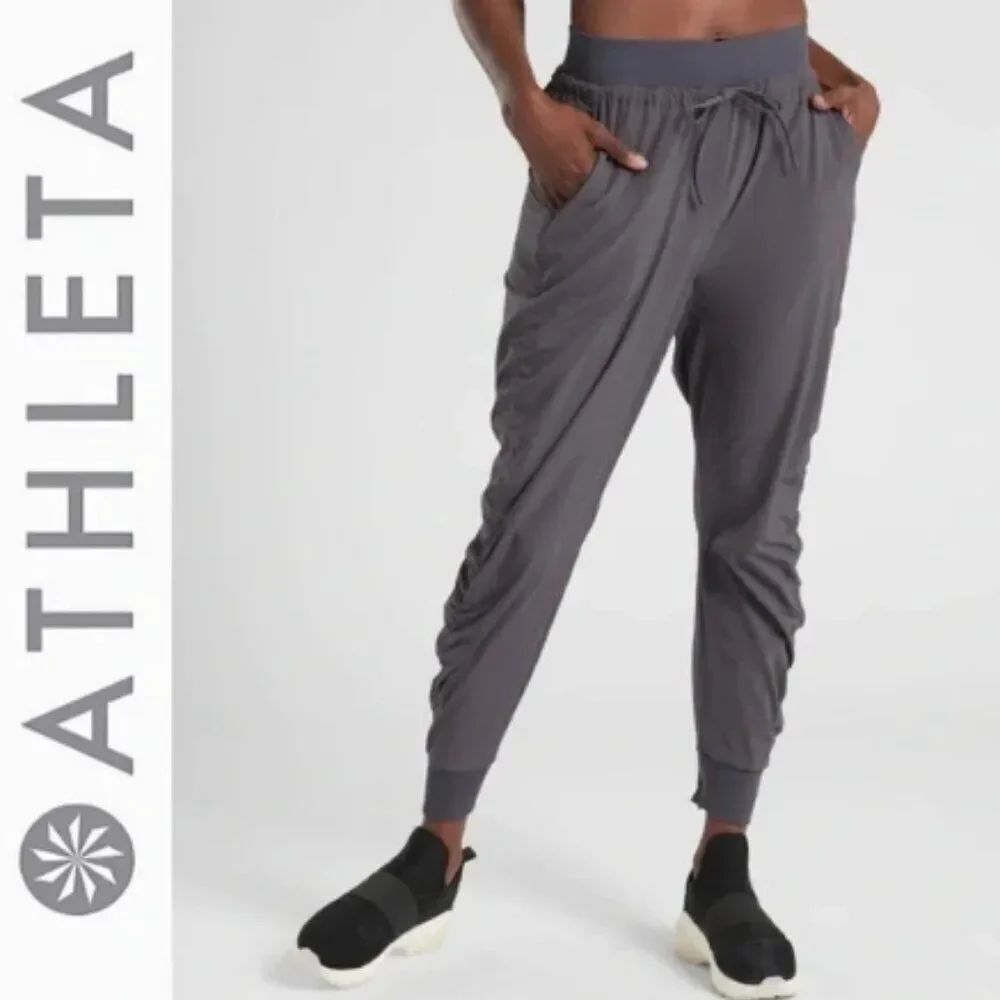 Like New! Athleta Attitude Mid Rise Jogger in Bali Green in Size 2